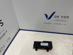 Gebruikte Telefoon interface Peugeot 5008 II (M4/MC/MJ/MR) 1.2 12V e-THP PureTech 130 Prijs € 160,00 Margeregeling aangeboden door De Vos Onderdelen