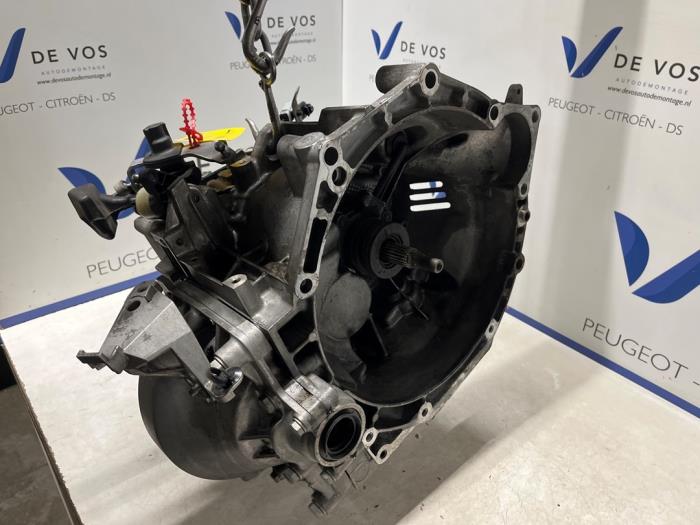 Gebruikte Versnellingsbak Opel Vivaro 2.0 CDTI 122 Prijs € 1.391,50 Inclusief btw aangeboden door De Vos Onderdelen