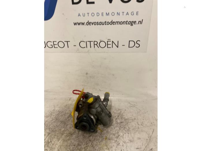 Gebruikte Servopomp Peugeot 407 (6C/J) 2.7 HDi V6 24V Prijs € 135,00 Margeregeling aangeboden door De Vos Onderdelen
