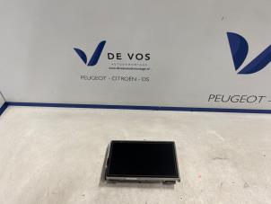 Gebruikte Display Interieur Peugeot 2008 (CU) 1.2 12V e-THP PureTech 110 Prijs € 250,00 Margeregeling aangeboden door De Vos Onderdelen