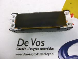 Gebruikte Display Interieur Peugeot Partner Tepee (7A/B/C/D/E/F/G/J/P/S) 1.6 HDI 75 16V Phase 1 Prijs € 70,00 Margeregeling aangeboden door De Vos Onderdelen