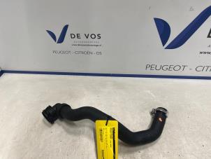 Gebruikte Radiateurslang Peugeot Expert Prijs € 20,00 Margeregeling aangeboden door De Vos Onderdelen