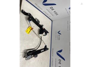 Gebruikte Raammechaniek 4Deurs rechts-achter Peugeot 508 (F3/FB/FH/FP) 1.6 16V Hybrid 225 Prijs € 160,00 Margeregeling aangeboden door De Vos Onderdelen