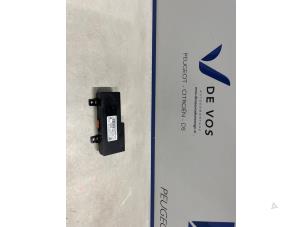 Gebruikte Telefoon interface Peugeot 508 (F3/FB/FH/FP) 1.6 16V Hybrid 225 Prijs € 160,00 Margeregeling aangeboden door De Vos Onderdelen