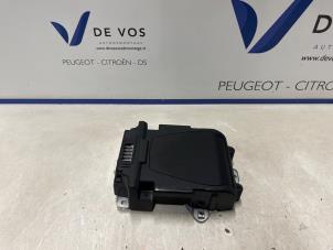 Gebruikte Head-up display Peugeot 508 SW (8E/8U) 1.6 BlueHDI Prijs € 250,00 Margeregeling aangeboden door De Vos Onderdelen