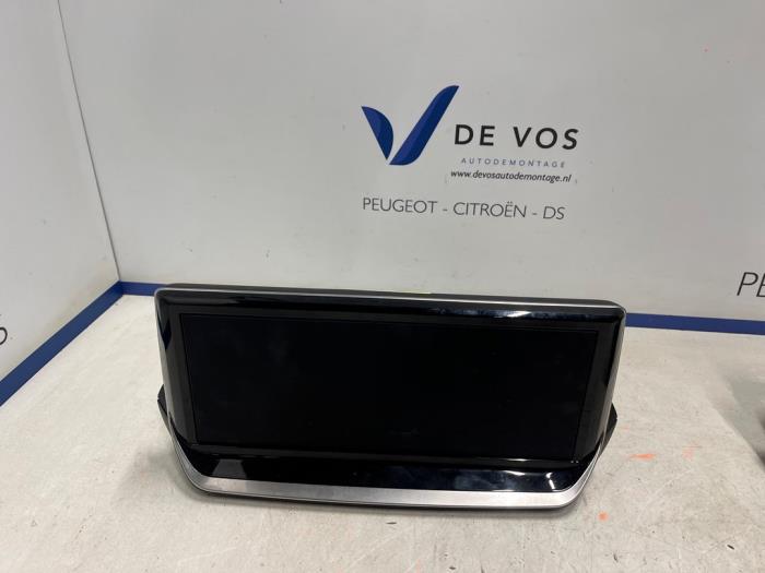 Gebruikte Display Interieur Peugeot 2008 (UD/UK/UR/US/UX) 1.2 VTi 12V PureTech 130 Prijs € 250,00 Margeregeling aangeboden door De Vos Onderdelen