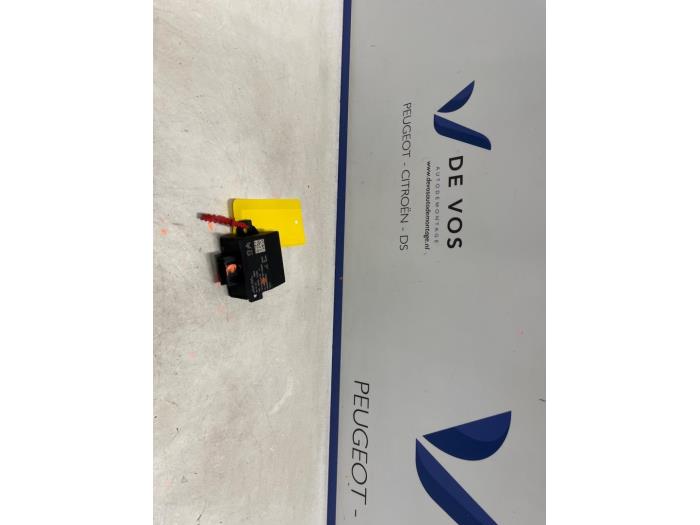 Gebruikte Computer Diversen Peugeot 2008 (UD/UK/UR/US/UX) 1.2 VTi 12V PureTech 130 Prijs € 90,00 Margeregeling aangeboden door De Vos Onderdelen