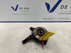 Gebruikte Asschenkel rechts-voor Peugeot 2008 (UD/UK/UR/US/UX) 1.2 VTi 12V PureTech 130 Prijs € 150,00 Margeregeling aangeboden door De Vos Onderdelen