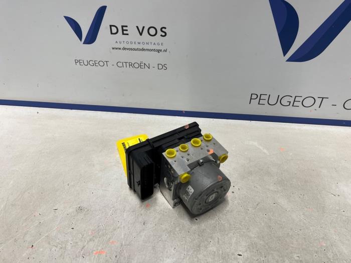 Gebruikte ABS Pomp Peugeot 2008 (UD/UK/UR/US/UX) 1.2 VTi 12V PureTech 130 Prijs € 350,00 Margeregeling aangeboden door De Vos Onderdelen