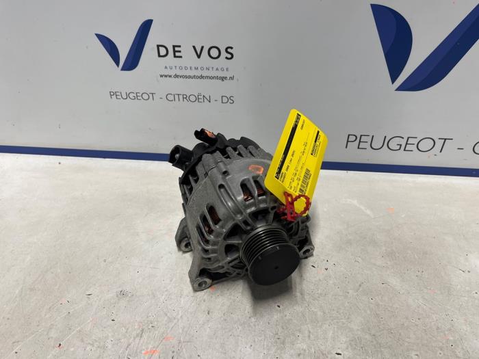Gebruikte Dynamo Peugeot 2008 (UD/UK/UR/US/UX) 1.2 VTi 12V PureTech 130 Prijs € 100,00 Margeregeling aangeboden door De Vos Onderdelen