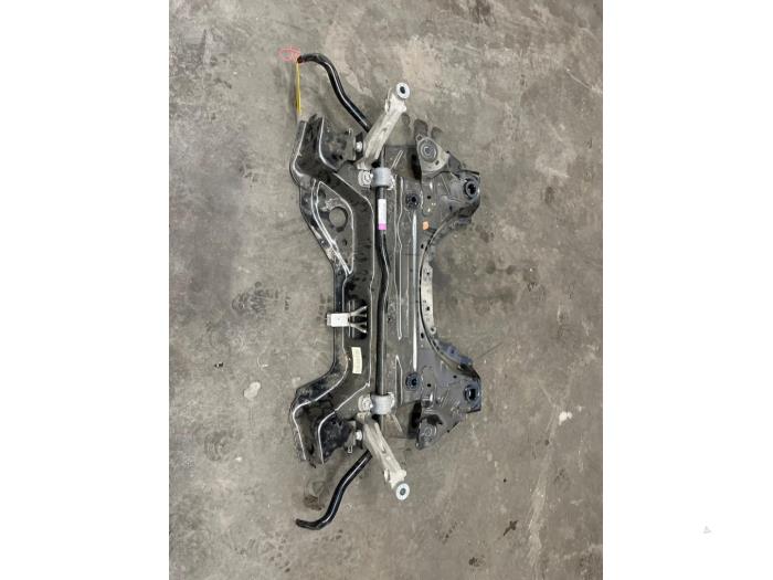 Gebruikte Subframe Peugeot 408 1.2 12V Hybrid 136 Prijs € 250,00 Margeregeling aangeboden door De Vos Onderdelen