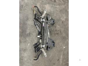 Gebruikte Subframe Peugeot 408 1.2 Hybrid 136 Prijs € 250,00 Margeregeling aangeboden door De Vos Onderdelen