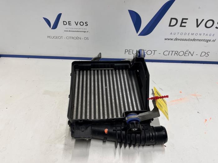 Gebruikte Intercooler Opel Grandland (X) 1.6 Turbo 16V Hybrid Prijs € 160,00 Margeregeling aangeboden door De Vos Onderdelen