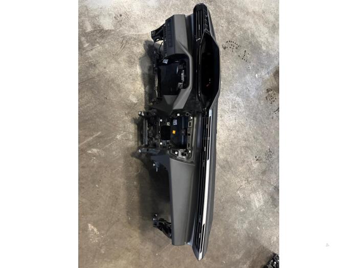Gebruikte Dashboard Peugeot 408 1.2 12V Hybrid 136 Prijs € 605,00 Inclusief btw aangeboden door De Vos Onderdelen