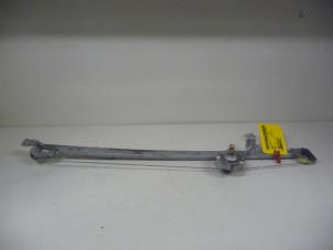 Gebruikte Ruitmechaniek 4Deurs links-voor Peugeot Boxer (230P) 2.8 D Prijs € 45,00 Margeregeling aangeboden door De Vos Onderdelen