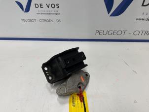 Gebruikte Motorsteun Peugeot RCZ (4J) 1.6 16V THP R Prijs € 90,00 Margeregeling aangeboden door De Vos Onderdelen