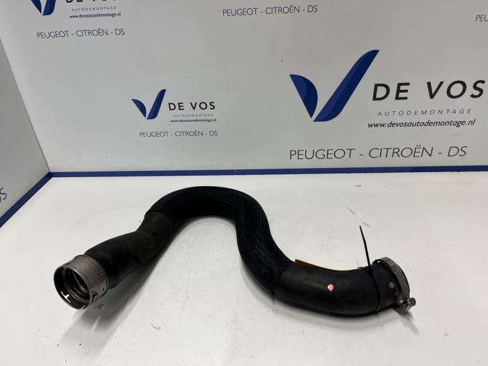Gebruikte Intercooler Slang Peugeot RCZ (4J) 1.6 16V THP R Prijs € 60,00 Margeregeling aangeboden door De Vos Onderdelen