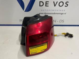 Gebruikte Achterlicht rechts Peugeot 4007 (VU/VV) 2.4 16V Prijs € 200,00 Margeregeling aangeboden door De Vos Onderdelen