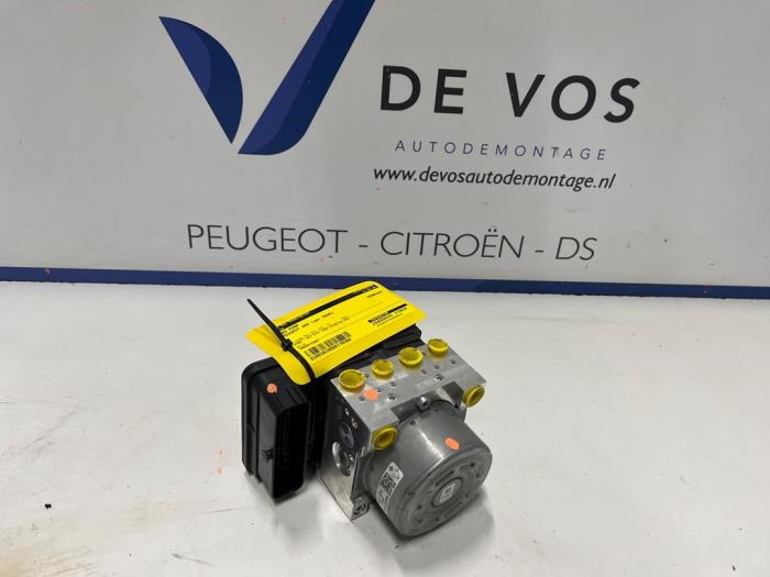 Gebruikte ABS Pomp Peugeot 208 II (UB/UH/UP) 1.2 Hybrid 136 Prijs € 350,00 Margeregeling aangeboden door De Vos Onderdelen