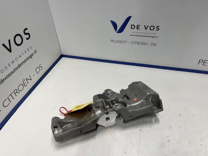 Gebruikte Dynamosteun onder Citroen C3 (CB/CC) 1.2 PureTech 100 Prijs € 20,00 Margeregeling aangeboden door De Vos Onderdelen