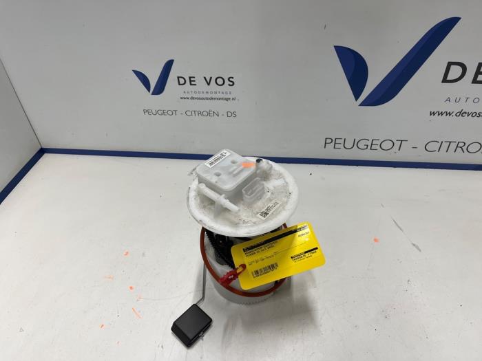 Gebruikte Tank element Pomp Citroen C3 (CB/CC) 1.2 PureTech 100 Prijs € 180,00 Margeregeling aangeboden door De Vos Onderdelen