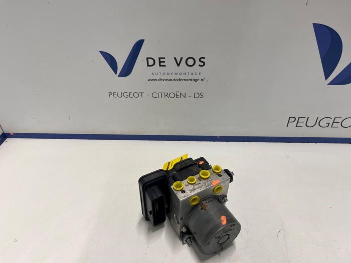 Gebruikte ABS Pomp Opel Movano 2.2 D 140 Prijs € 450,00 Margeregeling aangeboden door De Vos Onderdelen