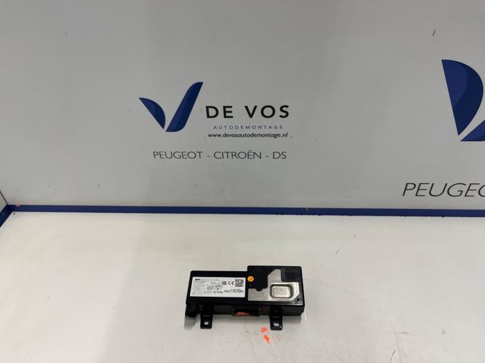 Gebruikte Telefoon interface Opel Corsa F (UB/UH/UP) 1.2 12V 75 Prijs € 160,00 Margeregeling aangeboden door De Vos Onderdelen