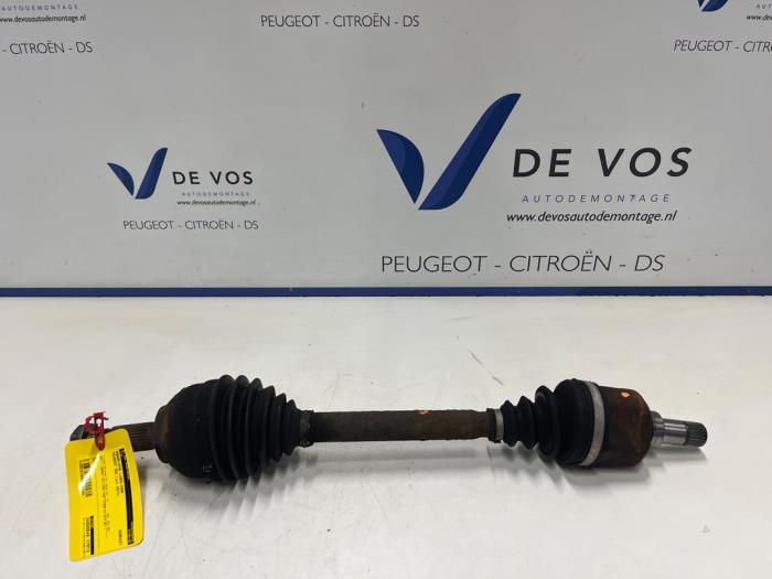 Gebruikte Aandrijfas links-voor Peugeot 308 (4A/C) 1.6 16V GTI Prijs € 135,00 Margeregeling aangeboden door De Vos Onderdelen