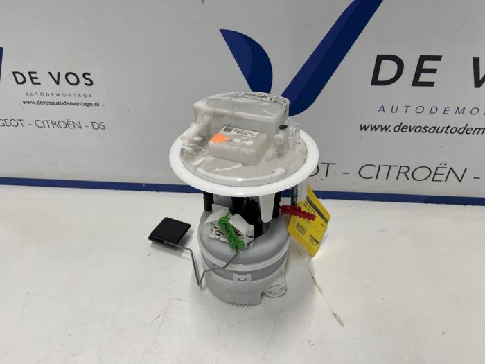 Gebruikte Tank element Pomp Peugeot 2008 (UD/UK/UR/US/UX) 1.2 VTi 12V PureTech 100 Prijs € 135,00 Margeregeling aangeboden door De Vos Onderdelen