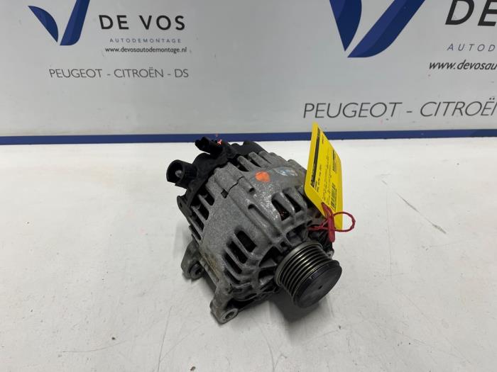Gebruikte Dynamo Opel Astra L (F3/FB/FM/FP) 1.2 Turbo 110 12V Prijs € 100,00 Margeregeling aangeboden door De Vos Onderdelen