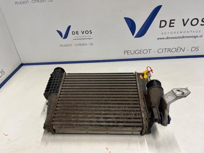 Gebruikte Intercooler Citroen Jumpy 1.5 Blue HDi 100 Prijs € 250,00 Margeregeling aangeboden door De Vos Onderdelen