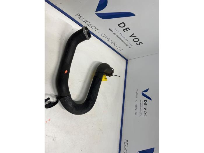 Gebruikte Intercooler Slang Citroen Jumpy 1.5 Blue HDi 100 Prijs € 55,00 Margeregeling aangeboden door De Vos Onderdelen