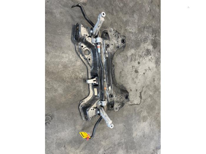 Usagé Subframe DS Automobiles DS 7 1.6 16V E-Tense 300 4x4 Prix € 250,00 Règlement à la marge proposé par De Vos Onderdelen