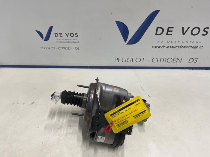 Gebruikte Rembekrachtiger DS Automobiles DS 7 1.6 16V E-Tense 300 4x4 Prijs € 350,00 Margeregeling aangeboden door De Vos Onderdelen