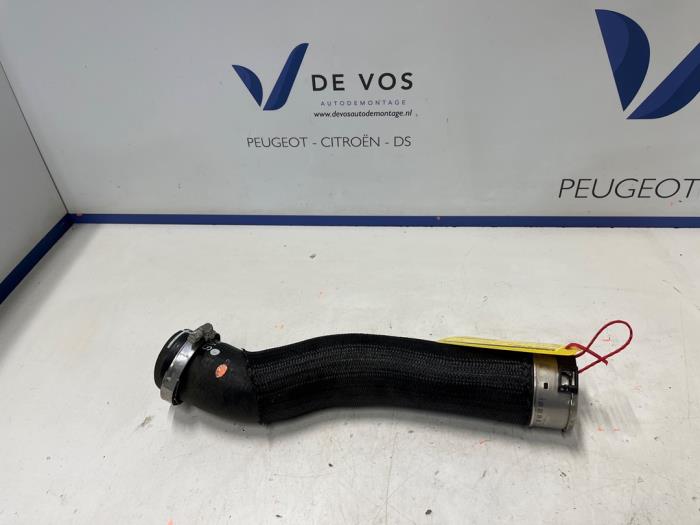 Gebruikte Intercooler Slang DS Automobiles DS 7 1.6 16V E-Tense 300 4x4 Prijs € 70,00 Margeregeling aangeboden door De Vos Onderdelen