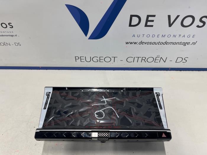 Gebruikte Display Interieur DS Automobiles DS 7 1.6 16V E-Tense 300 4x4 Prijs € 450,00 Margeregeling aangeboden door De Vos Onderdelen