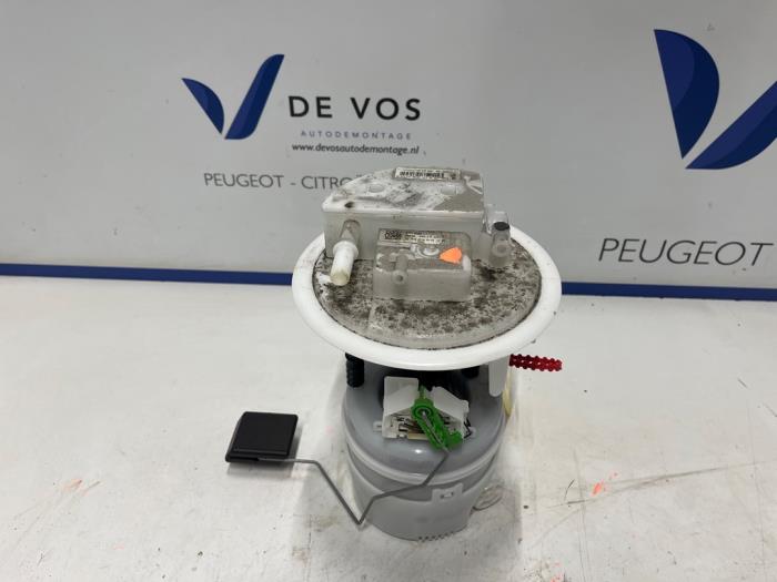 Gebruikte Tank element Pomp DS Automobiles DS 3/Crossback (UC/UJ/UR) 1.2 12V PureTech 100 Prijs € 135,00 Margeregeling aangeboden door De Vos Onderdelen