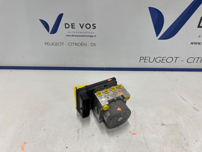 Gebruikte ABS Pomp Peugeot 208 II (UB/UH/UP) 1.2 Vti 12V PureTech 100 Prijs € 350,00 Margeregeling aangeboden door De Vos Onderdelen