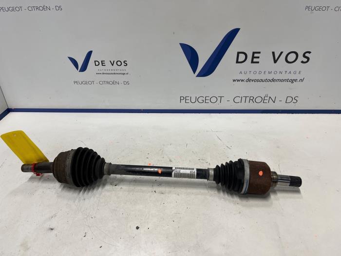 Gebruikte Aandrijfas links-voor Opel Combo Cargo 1.5 CDTI 100 Prijs € 80,00 Margeregeling aangeboden door De Vos Onderdelen