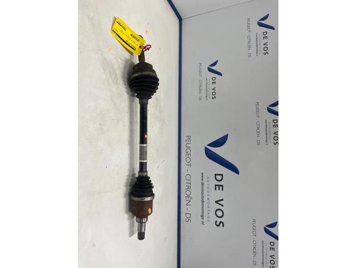 Gebruikte Aandrijfas links-voor Citroen C3 (SX/SW) 1.2 Vti 12V PureTech Prijs € 100,00 Margeregeling aangeboden door De Vos Onderdelen