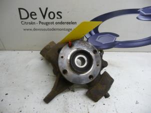 Gebruikte Fusee rechts-voor Citroen Xantia (X2/X7) 1.8i Prijs € 70,00 Margeregeling aangeboden door De Vos Autodemontagebedrijf