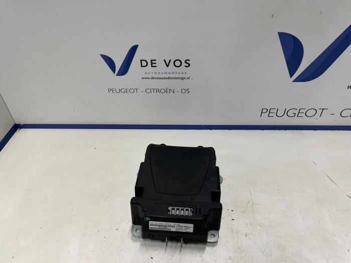 Gebruikte Head-up display Peugeot 508 (8D) 2.0 Hybrid4 16V Prijs € 250,00 Margeregeling aangeboden door De Vos Onderdelen
