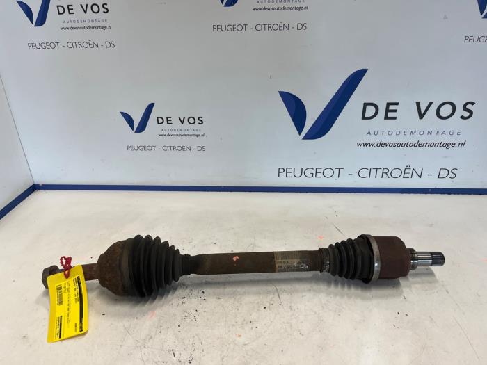Gebruikte Aandrijfas links-voor Peugeot 508 (8D) 2.0 Hybrid4 16V Prijs € 70,00 Margeregeling aangeboden door De Vos Onderdelen