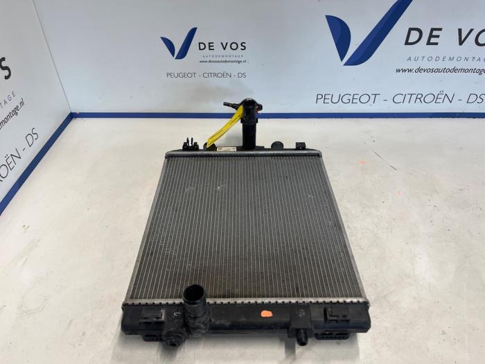 Gebruikte Radiateur Peugeot 108 1.0 12V VVT-i Prijs € 70,00 Margeregeling aangeboden door De Vos Onderdelen