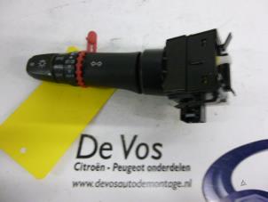 Gebruikte Schakelaar Stuurkolom (licht) Peugeot 4007 (VU/VV) 2.2 HDiF 16V Prijs € 100,00 Margeregeling aangeboden door De Vos Autodemontagebedrijf