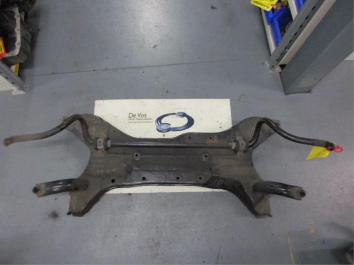 Gebruikte Subframe Peugeot 4007 (VU/VV) 2.2 HDiF 16V Prijs € 200,00 Margeregeling aangeboden door De Vos Onderdelen