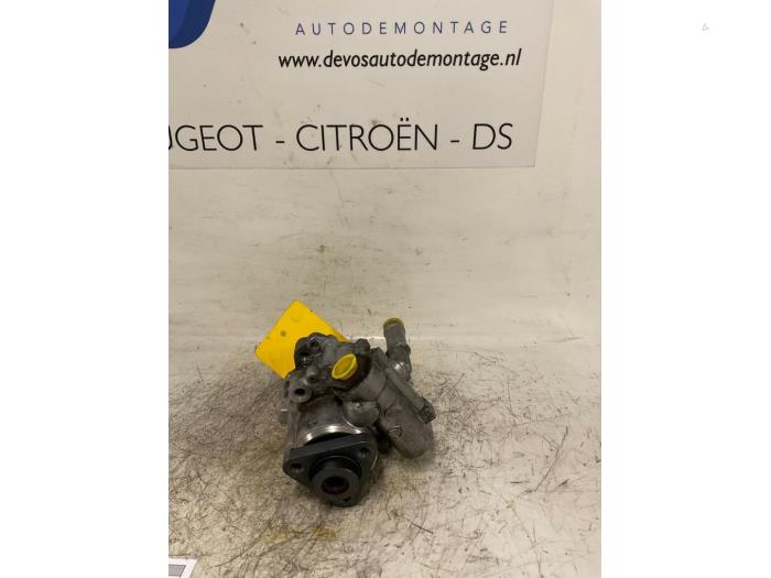Gebruikte Servopomp Peugeot 407 (6C/J) 2.7 HDi V6 24V Prijs € 135,00 Margeregeling aangeboden door De Vos Onderdelen