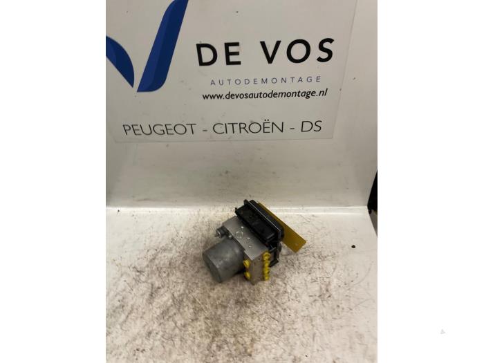 Gebruikte ABS Pomp Peugeot 607 (9D/U) 2.7 HDi V6 24V Prijs € 90,00 Margeregeling aangeboden door De Vos Onderdelen