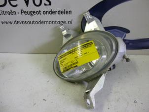 Gebruikte Schijnwerper links Peugeot 206 (2A/C/H/J/S) 1.4 16V Prijs € 25,00 Margeregeling aangeboden door De Vos Autodemontagebedrijf