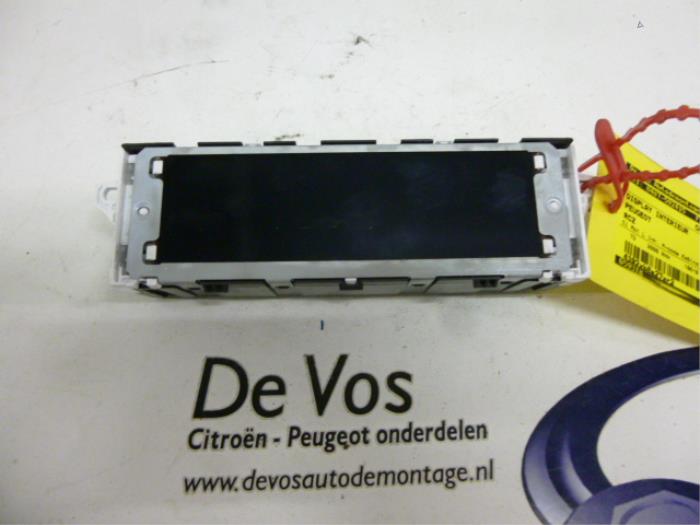 Gebruikte Display Interieur Peugeot RCZ (4J) 2.0 HDi 16V FAP Prijs € 80,00 Margeregeling aangeboden door De Vos Onderdelen